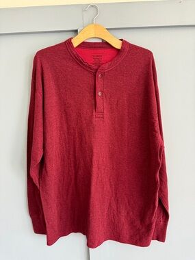 L.L. Bean Men's Burgundy Henley Long-Sleeve Shirt‎